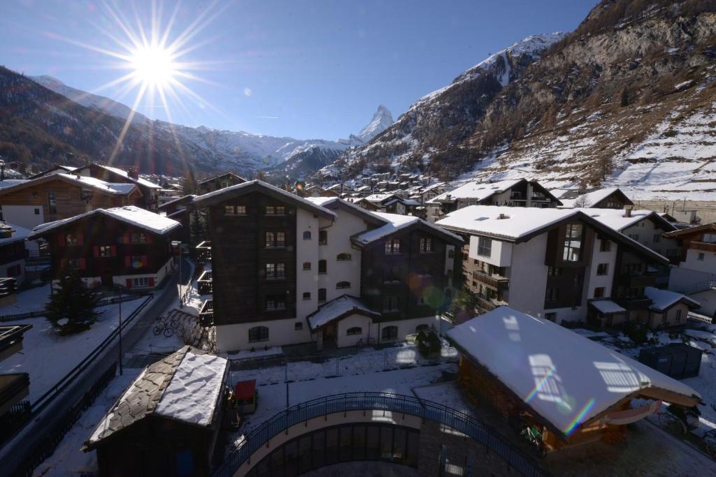 Alpenhotel Fleurs de Zermatt Zimmer foto